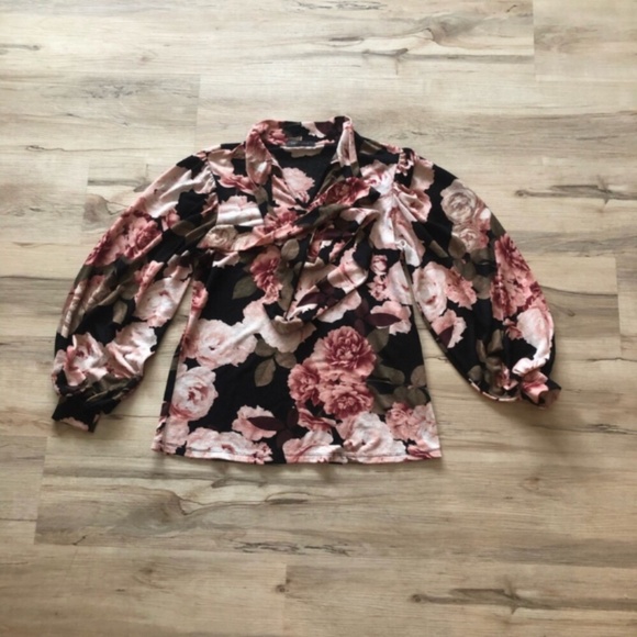 MASSIVE $10 SALE Floral Suzy Shier Blouse w/ Neck Tie - Picture 1 of 6